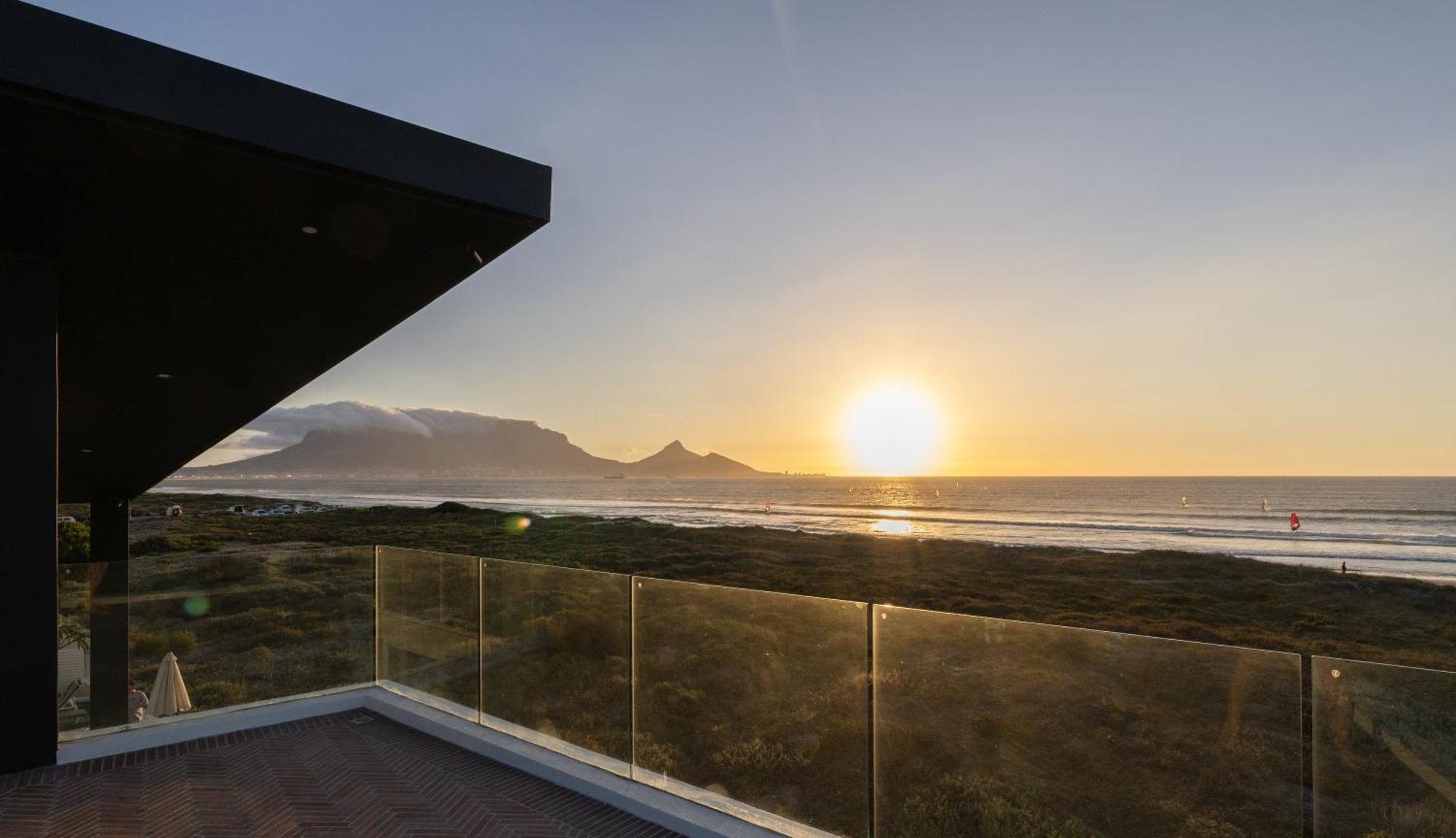 Ocean 9 - Sunset Beachfront Residency Kapsztad Zewnętrze zdjęcie